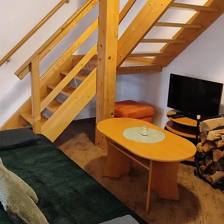 Kolodeje-zluty Dum *